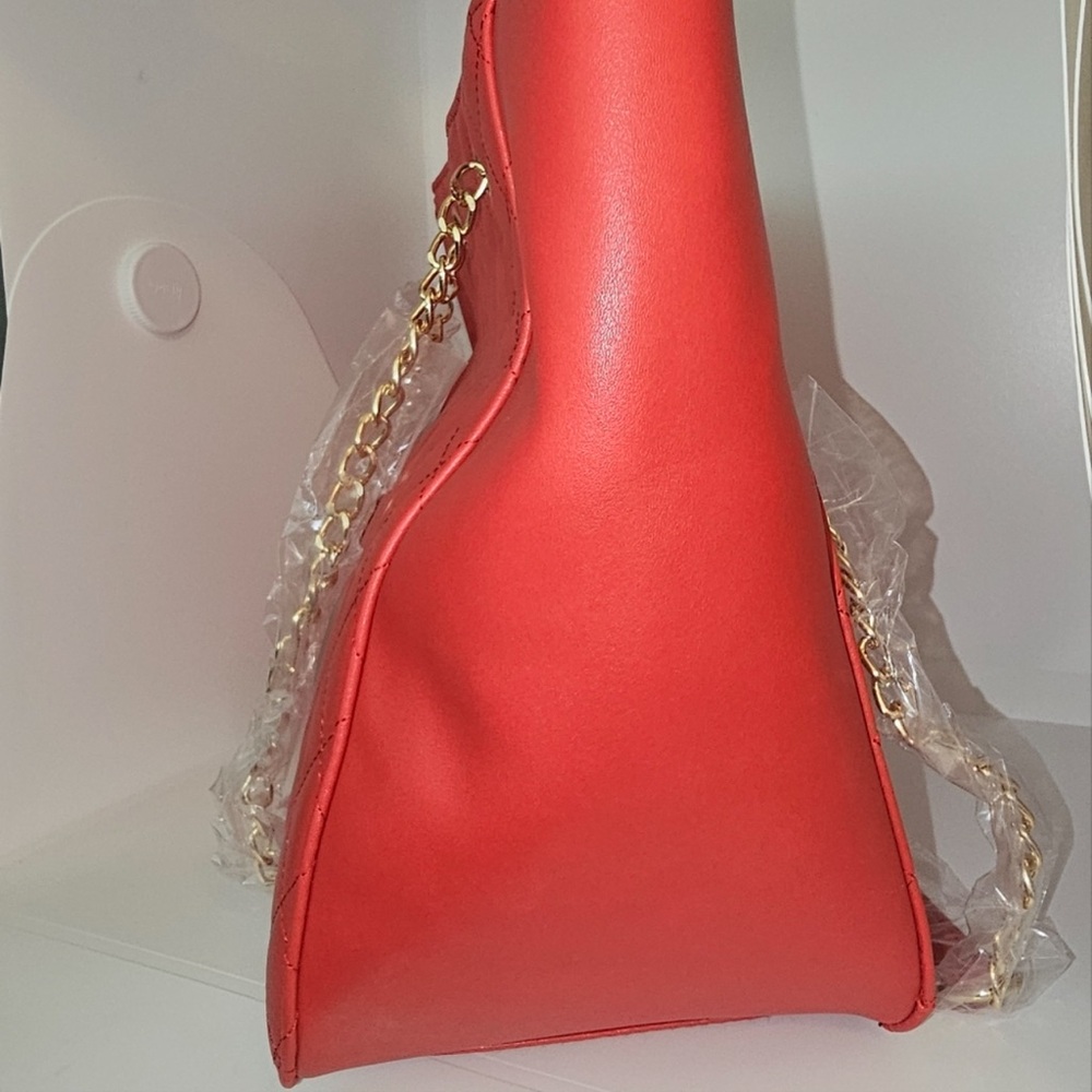 Badgley Mischka Large Red Quilted Shoulder Bag with Gold Chain ❤️ - Picture 7 of 16